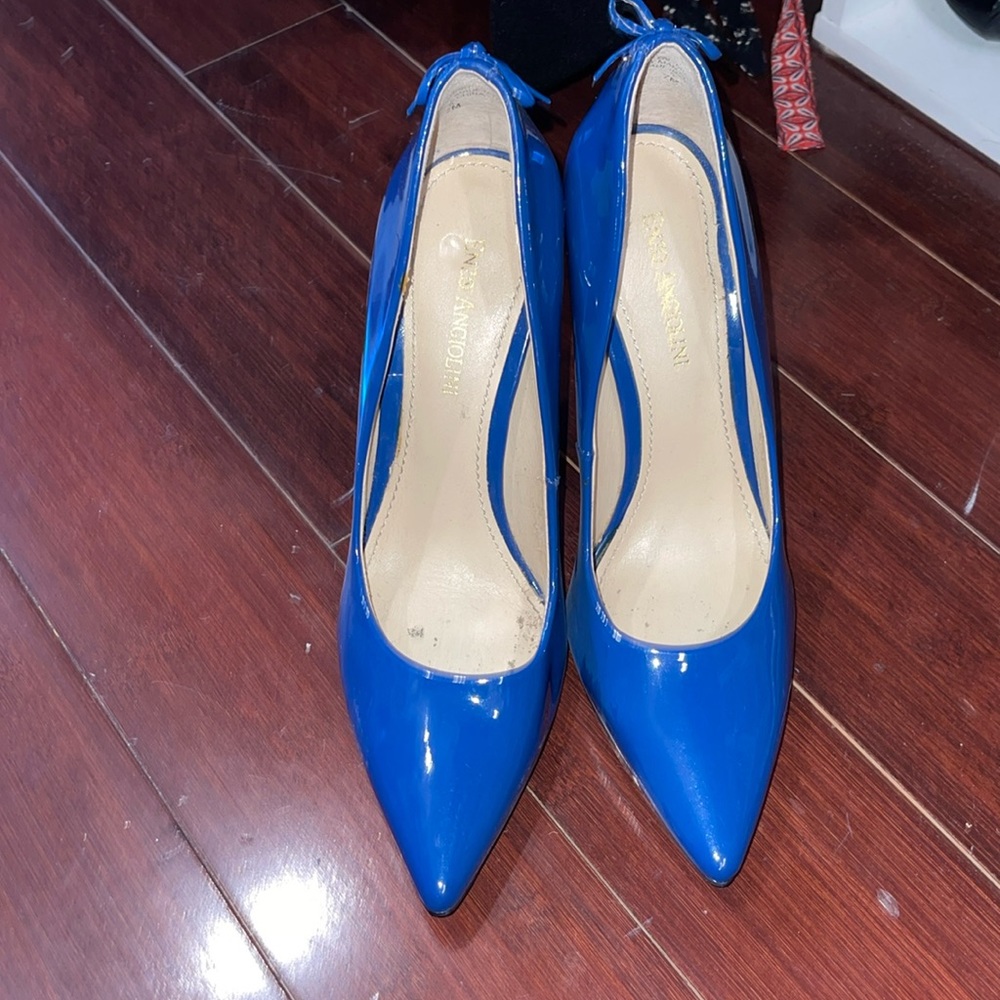 Enzo Angiolini beautiful blue heels